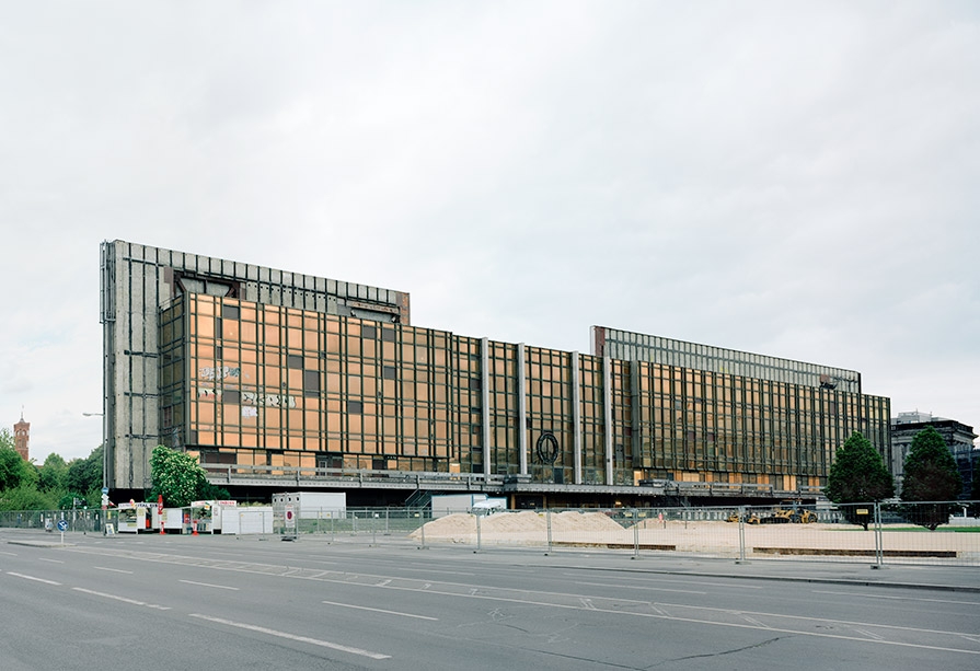 https://www.martinbilinovac.com/files/gimgs/th-51_Palast_der_Republik.jpg